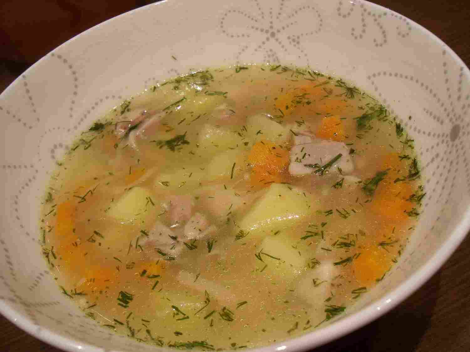 Vištienos sriuba su makaronais ir bulvėmis