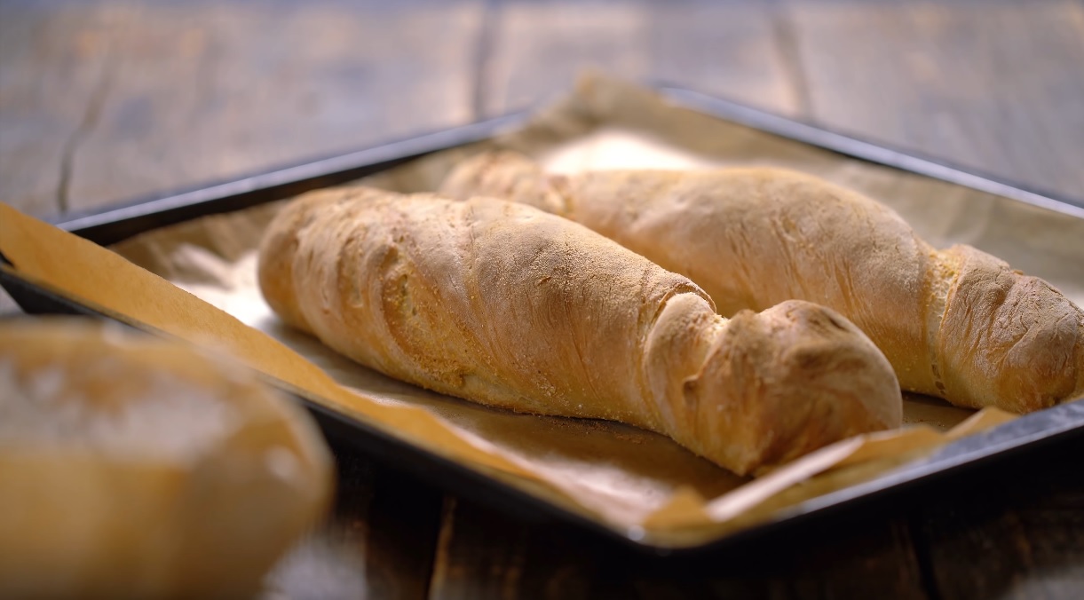 Balta Naminė Duona Vos Iš Keturių Ingredientų (Video)