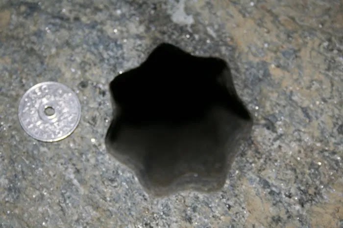 Norvegijos 5 kronų monetos skersmuo yra 25 mm.