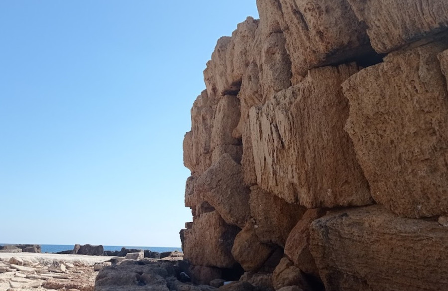 Paslaptinga megalitinė siena Arvado saloje