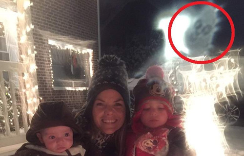 Šeima nufotografavo linksmą Kalėdų vaiduoklį