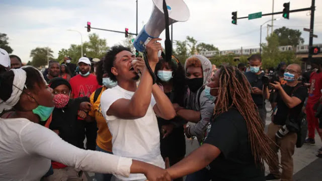 Tense Stand Off As Chicago Residents Confront BLM Protesters