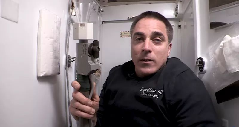 NASA astronaut showed how to go to the toilet on the ISS