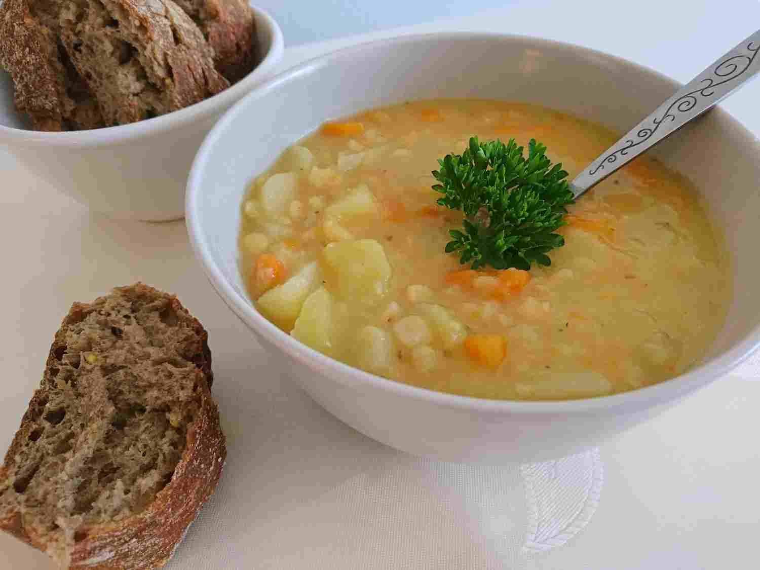 Veganiška skaldytų žirnių sriuba