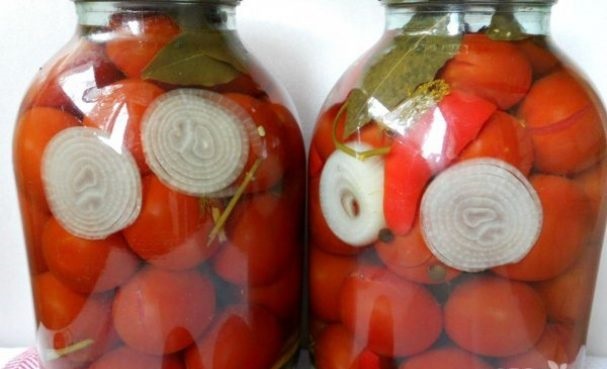 Marinuoti pomidorai su citrinos rūgštimi žiemai