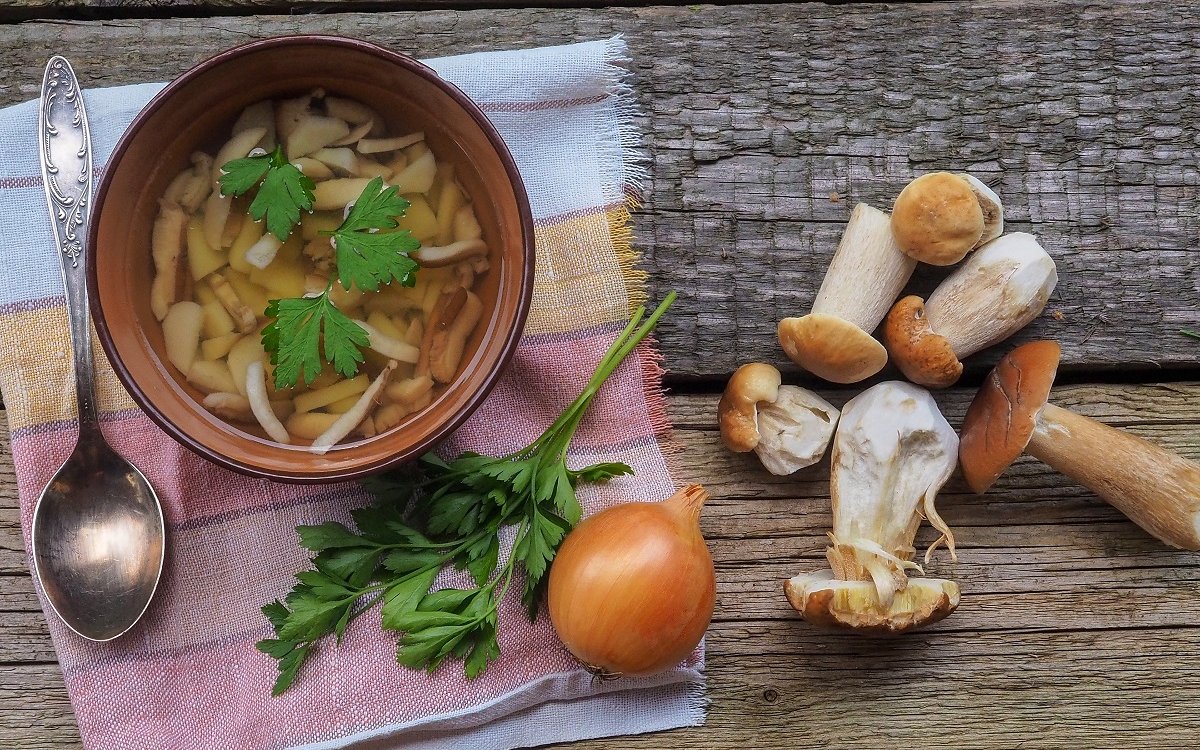 Šviežia miško grybų sriuba - receptas