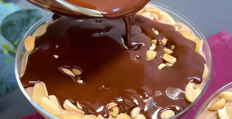 Šokoladinis desertas, pagamintas iš paprastų produktų