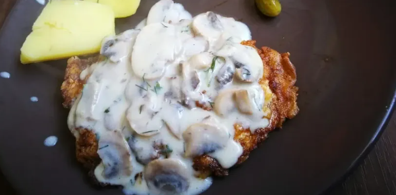 Kiaulienos Karbonadas su Pievagrybiais: Nauda, Kalorijos ir Receptas Kiaulienos Karbonadas su Pievagrybiais: Nauda, Kalorijos ir Receptas