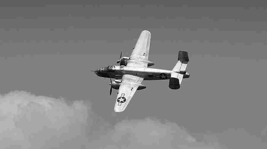 B-25 bombonešis Wikimedia Commons