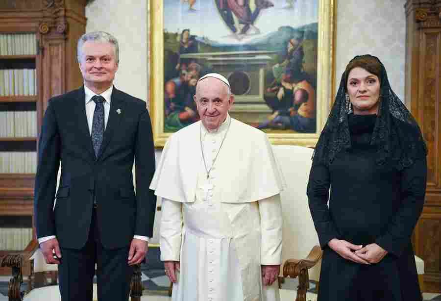 Gitanas ir Diana Nausėdos su Popiežiumi Pranciškumi
