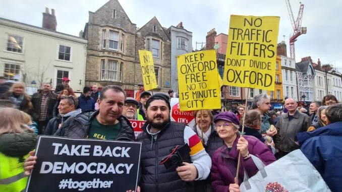 Oksfordo protesto prieš tironiškus ’15 minučių miestus’