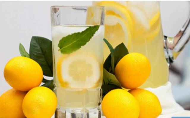 Gerkite citrinų vandenį vietoj tablečių