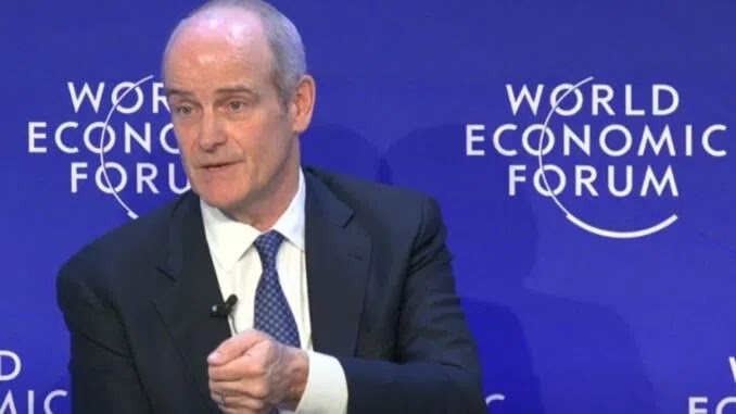 WEF komisijos narys pasigyrė apie globalistų planą sekti, ką perkate