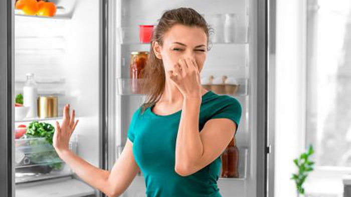 Kaip atsikratyti nemalonių kvapų šaldytuve?