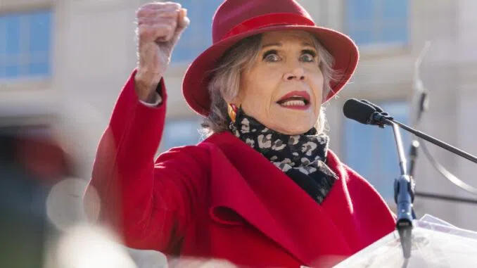 Jane Fonda kaltina vyrus dėl klimato kaitos