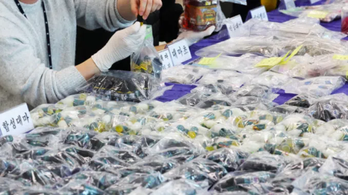 Pietų Korėja konfiskavo tūkstančius tablečių, kurių sudėtyje