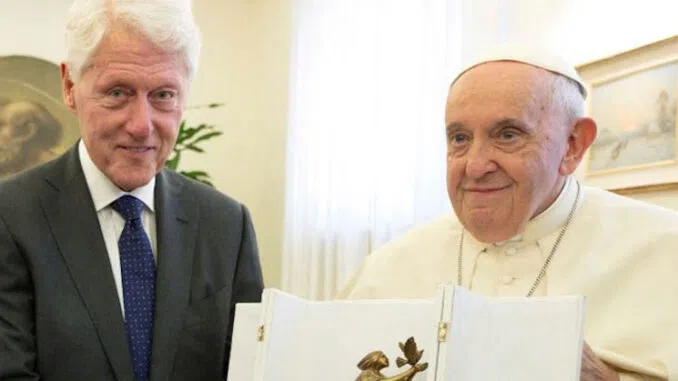 Billas Clintonas ir popiežius Pranciškus ragina