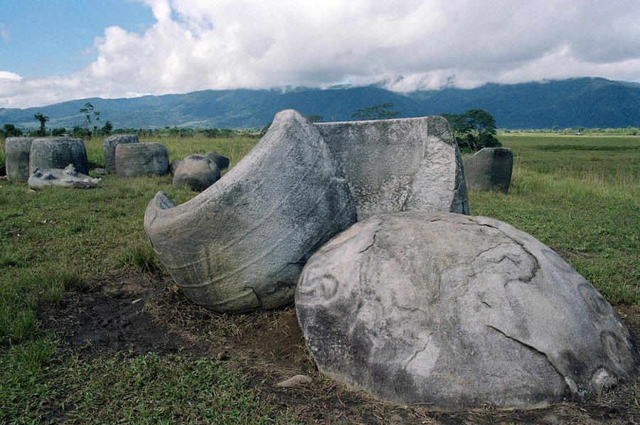 Paslaptingi megalitai Sulavesio saloje (Indonezija)