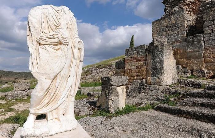 Net ir žlugus Romos imperijai, tunika išliko jos simboliu