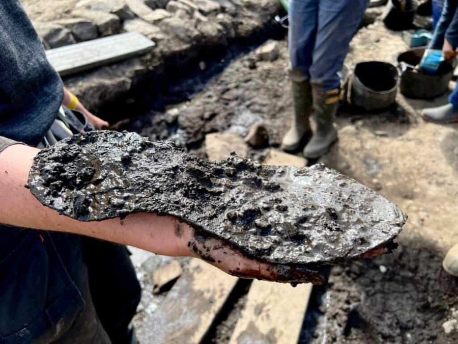 2000 metų romėnų kario batas, rastas Magna forte prie Hadriano sienos