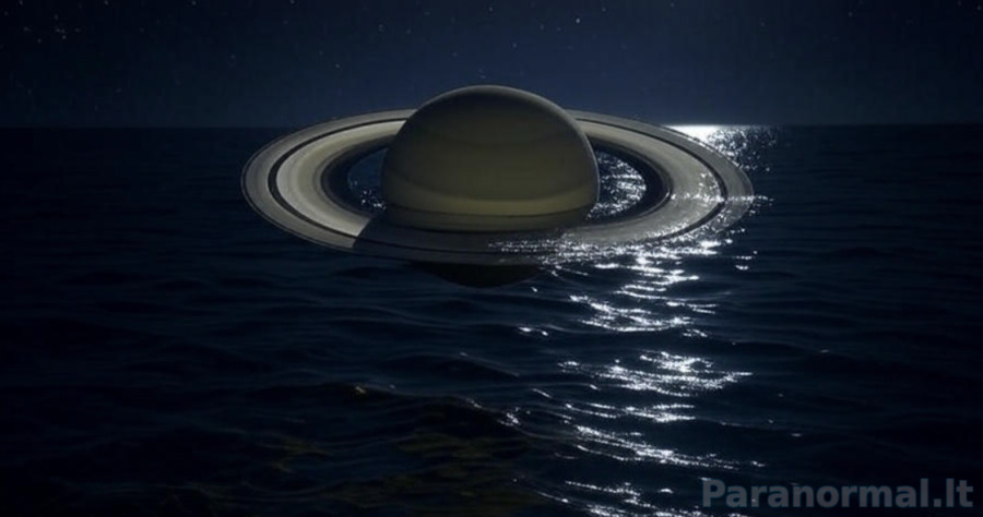 Saturnas virš vandeningos planetos