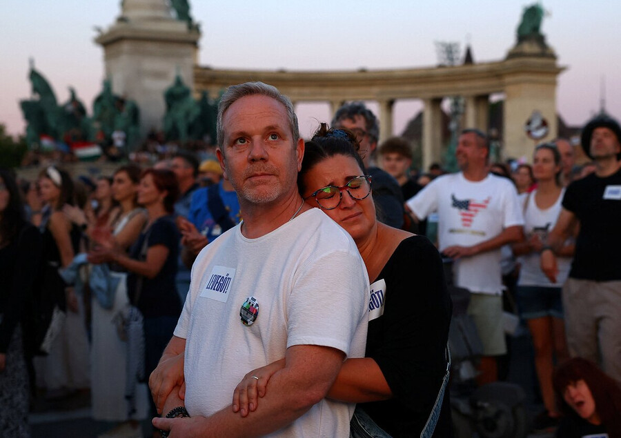 Minia Budapešte protestuoja prieš Viktoro Orbano propagandines kampanijas
