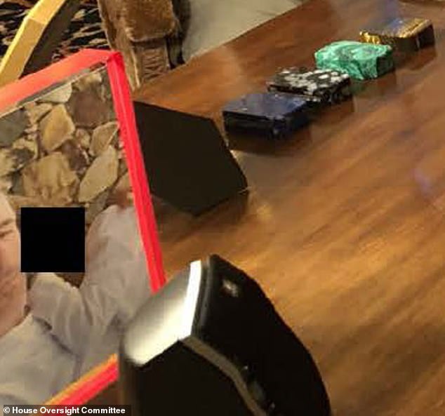 ŠOKAS! Nutekintos Epstein nuotraukos su Trumpu, Bannonu ir Gatesu – kas slepiama? ŠOKAS! Nutekintos Epstein nuotraukos su Trumpu, Bannonu ir Gatesu – kas slepiama?