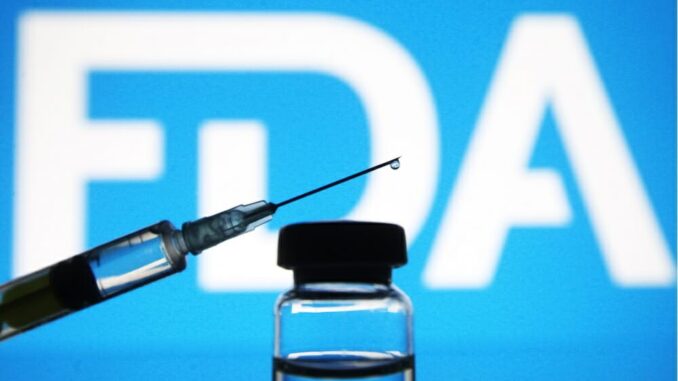 FDA ketina pridėti griežčiausią saugos įspėjimą apie Covid vakcinas FDA ketina pridėti griežčiausią saugos įspėjimą apie Covid vakcinas