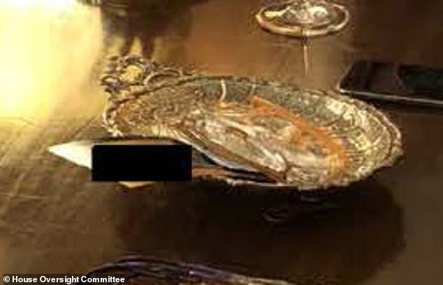 ŠOKAS! Nutekintos Epstein nuotraukos su Trumpu, Bannonu ir Gatesu – kas slepiama? ŠOKAS! Nutekintos Epstein nuotraukos su Trumpu, Bannonu ir Gatesu – kas slepiama?