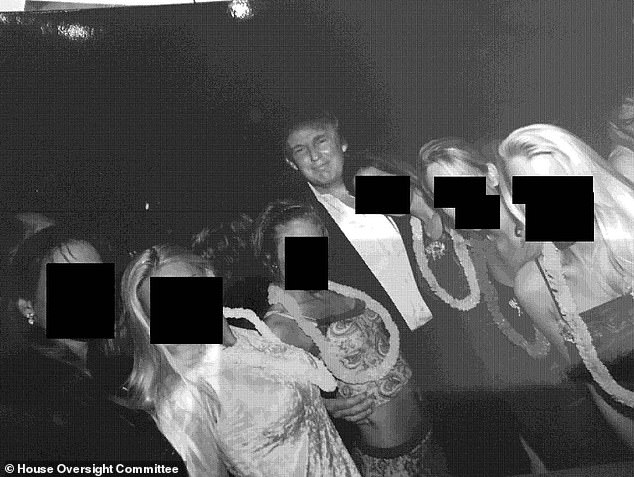 ŠOKAS! Nutekintos Epstein nuotraukos su Trumpu, Bannonu ir Gatesu – kas slepiama? ŠOKAS! Nutekintos Epstein nuotraukos su Trumpu, Bannonu ir Gatesu – kas slepiama?