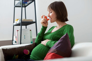 Moteris neštumo metu serga astma