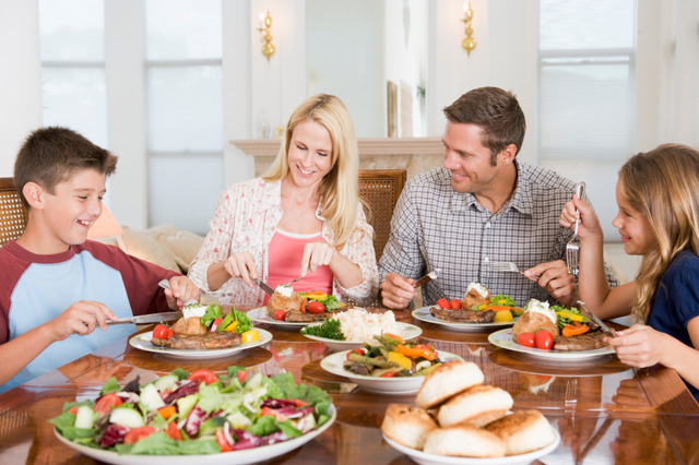 Valgykite kartu su šeima ar draugais