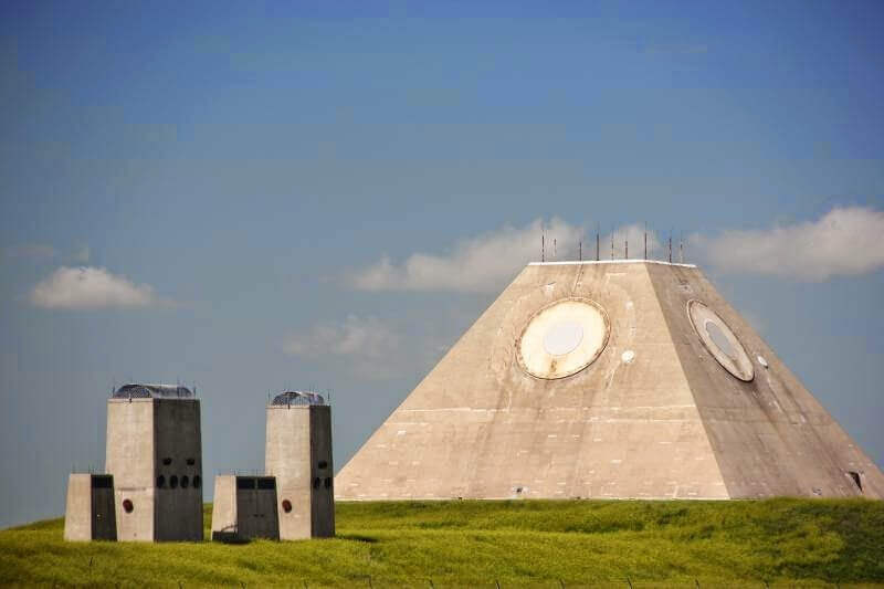 piramidė, Safeguard programa, Stenlio Mikelsono bazė, JAV