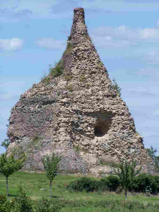 Prancūzijos piramidės, piramidės, paslaptingi statiniai, Prancūzija