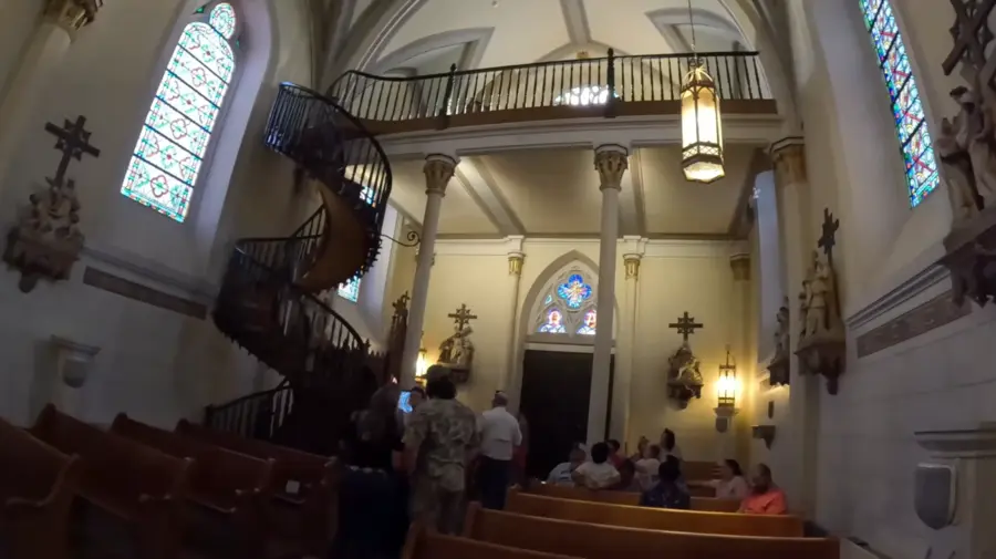 Nežinomas Genijus, Lyginamas Su Da Vinčiu: Sraigtinių Loreto Laiptų Paslaptis