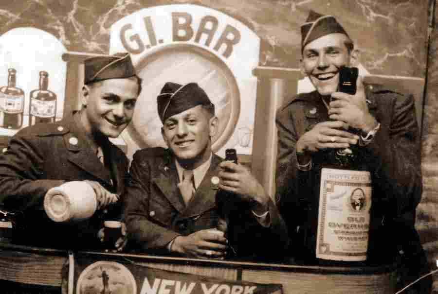 66-osios pėstininkų divizijos kariai bare Niujorke, prieš išplaukdami
