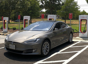 „Tesla“ automobiliai ateityje bus dar ilgaamžiškesni