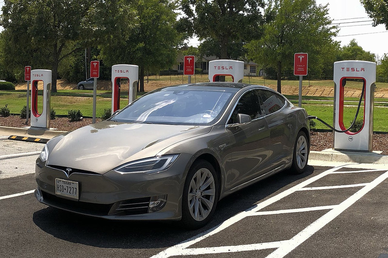 „Tesla“ automobiliai ateityje bus ilgaamžiškesni