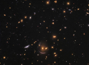 Hablo užfiksavo šypsenos formos galaktikos spiečių
