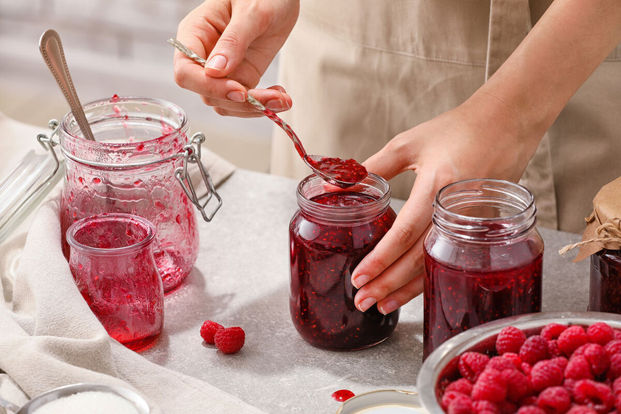 Šaltuoju metų laiku: 7 sveikos uogienės receptai